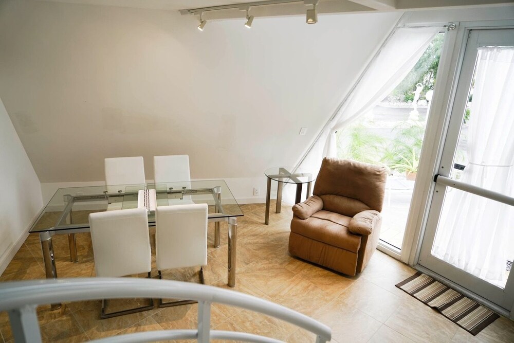 Comfort House, 2 Bedrooms, 2 Bathrooms - In-Room Dining