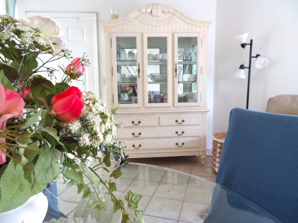 Comfort House, 2 Bedrooms, 2 Bathrooms - Living Area