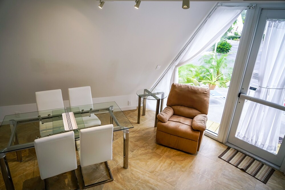 Luxury House, 2 Bedrooms, Accessible, Kitchen - Living Area