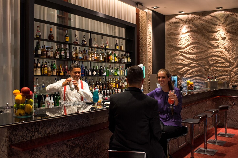 Hotel Bar