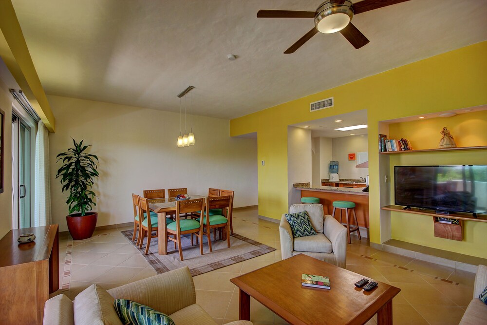 Standard Apartment, 3 Bedrooms, Ocean View - Living Room