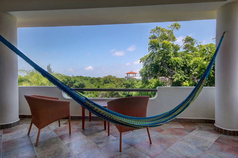 Standard Apartment, 3 Bedrooms, Ocean View - Balcony