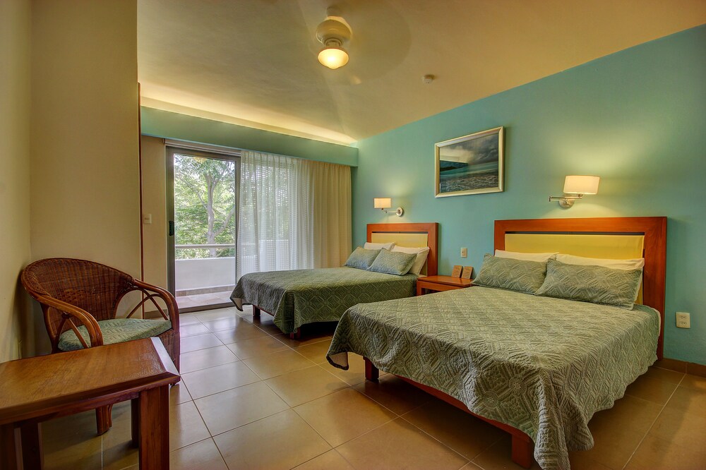 Standard Apartment, 3 Bedrooms, Ocean View - Guestroom