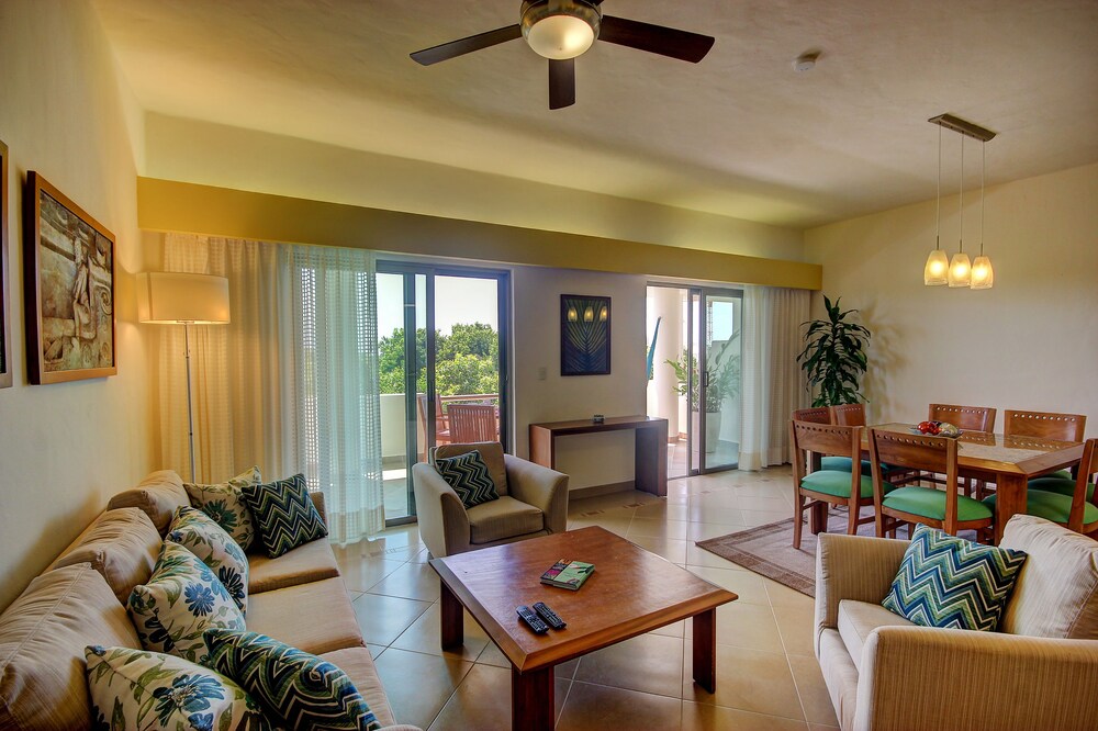 Standard Apartment, 3 Bedrooms, Ocean View - Living Area