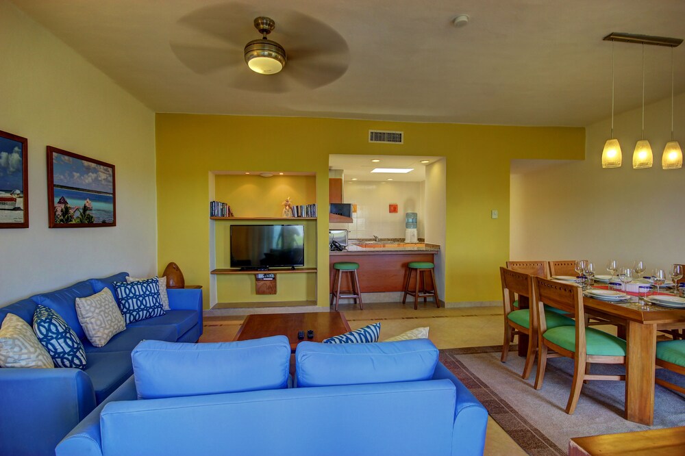 Standard Apartment, 3 Bedrooms, Ocean View - Living Area
