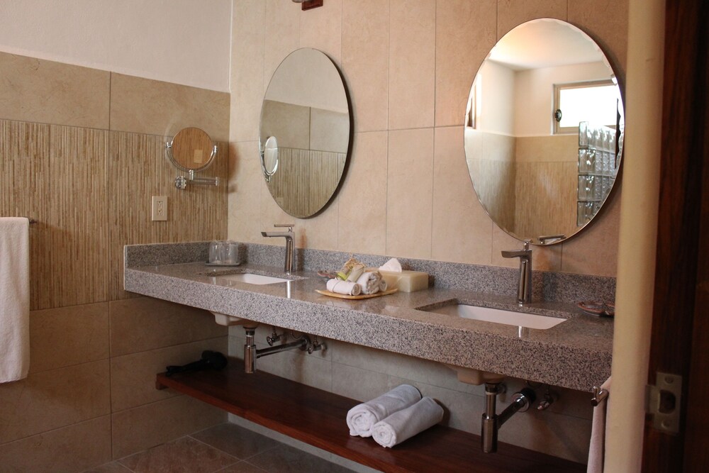Bungalow, 2 Double Beds, Kitchen - Bathroom Shower