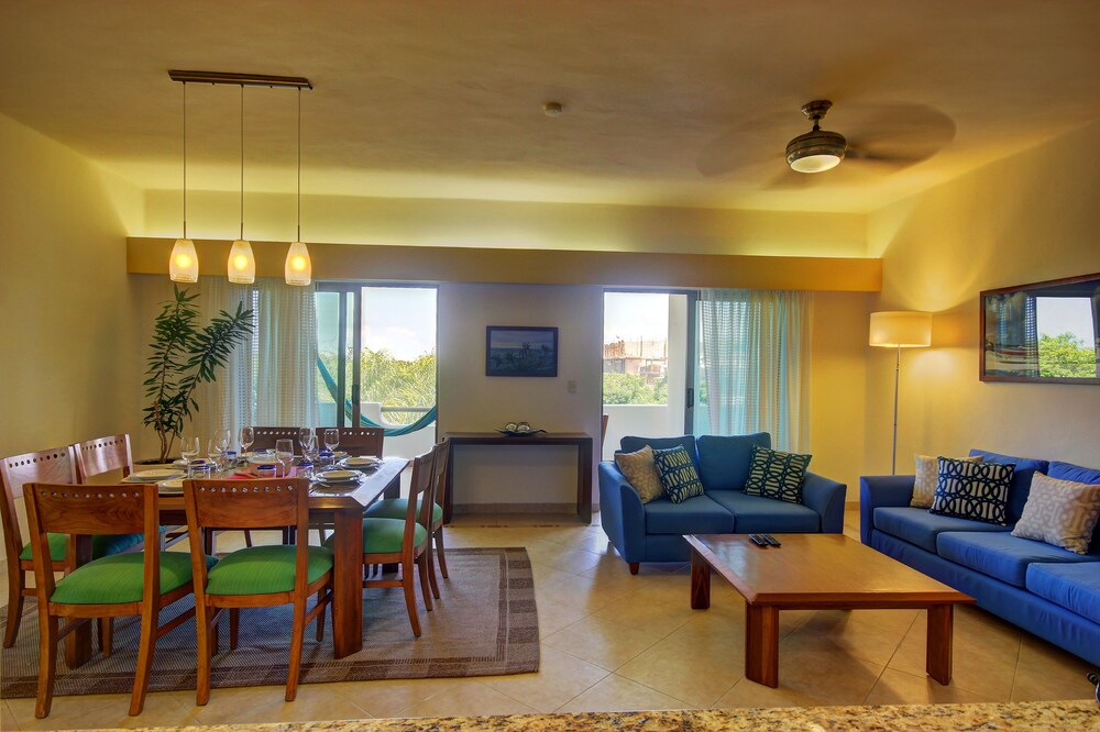 Standard Apartment, 3 Bedrooms, Ocean View - Living Area