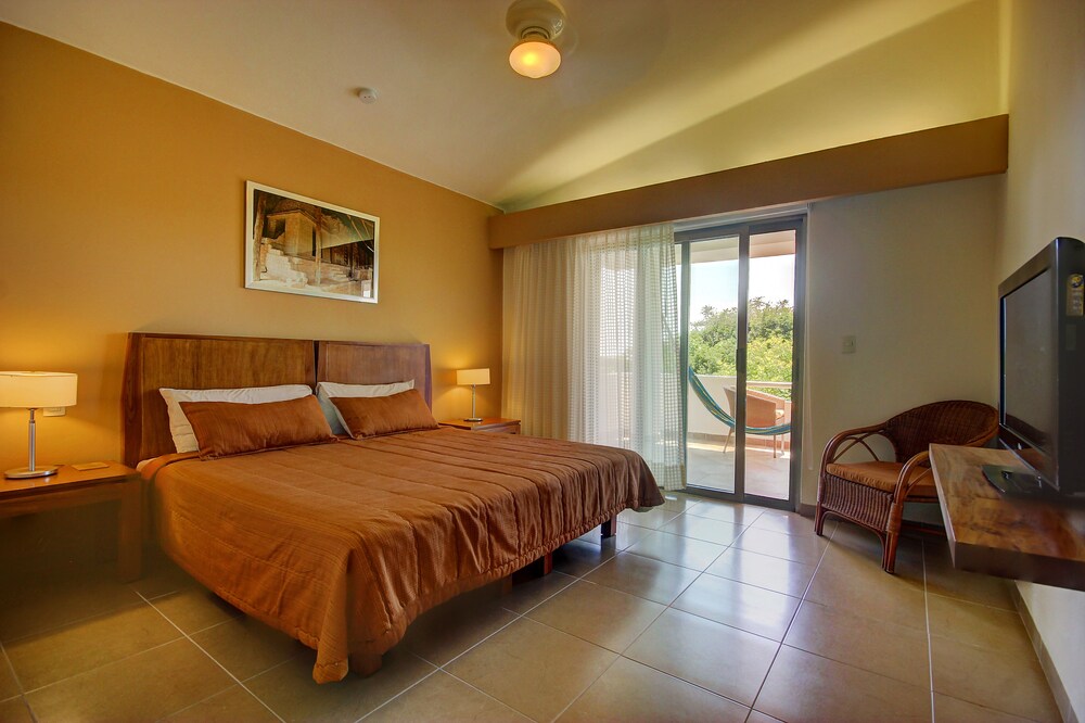 Standard Apartment, 3 Bedrooms, Ocean View - Guestroom