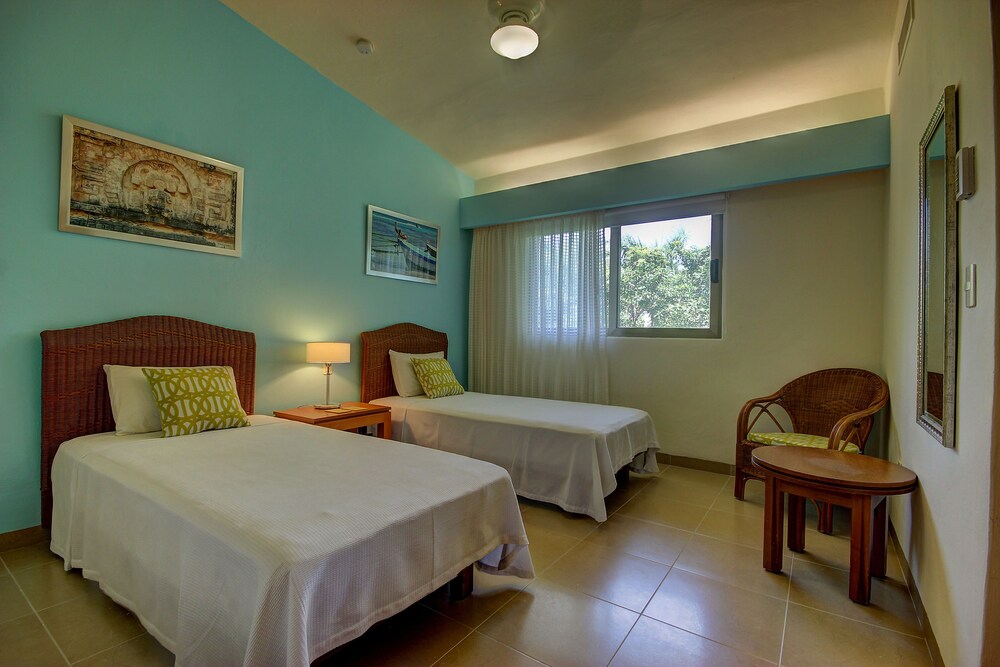 Standard Apartment, 3 Bedrooms, Ocean View - Guestroom