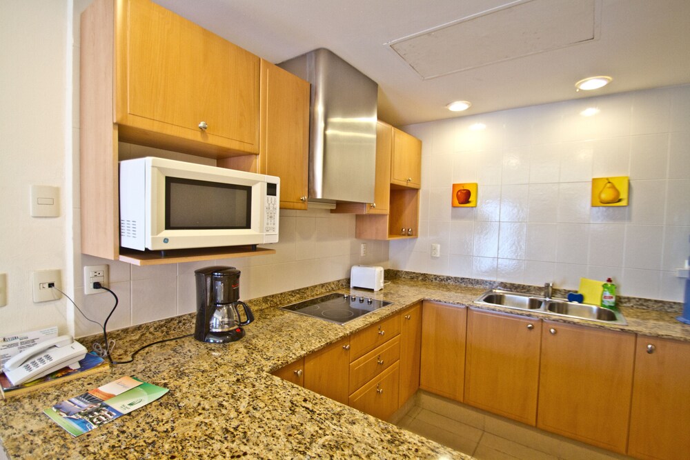 Standard Apartment, 3 Bedrooms, Garden View - In-Room Kitchen