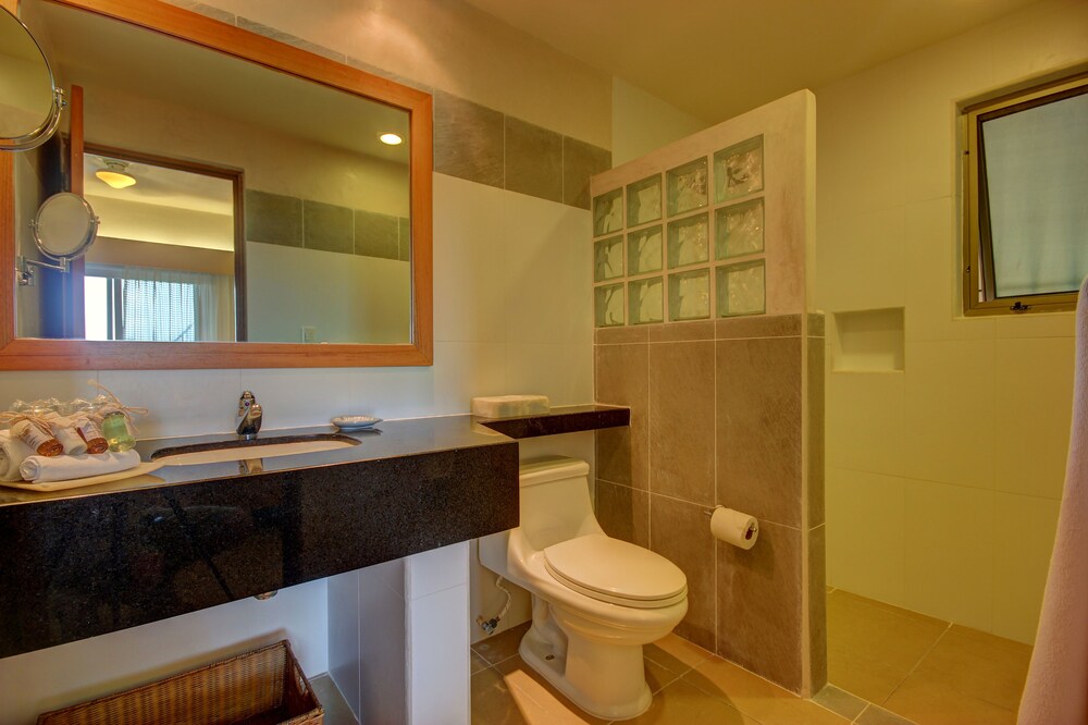 2 Bedroom, Penthouse - Bathroom