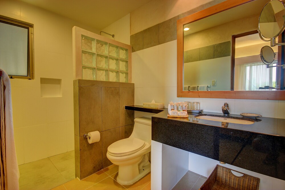 2 Bedroom, Penthouse - Bathroom
