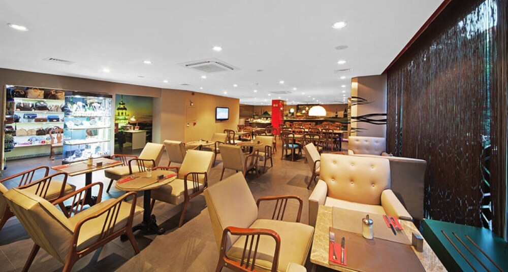 Food Court