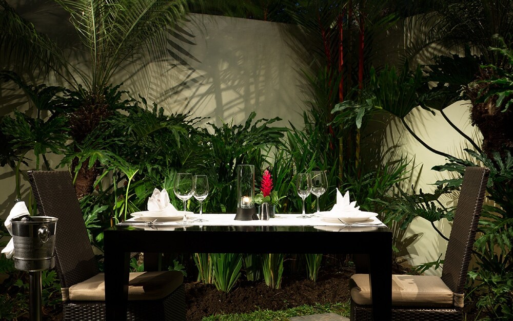 Couples Dining