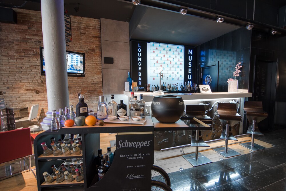 Hotel Bar