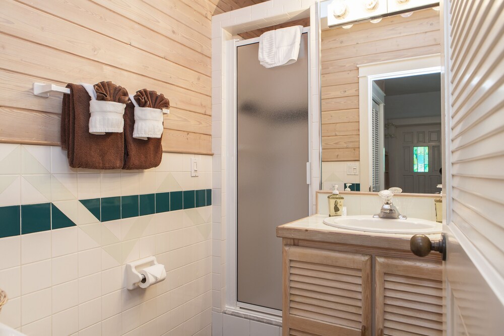 Bathroom, Eden House