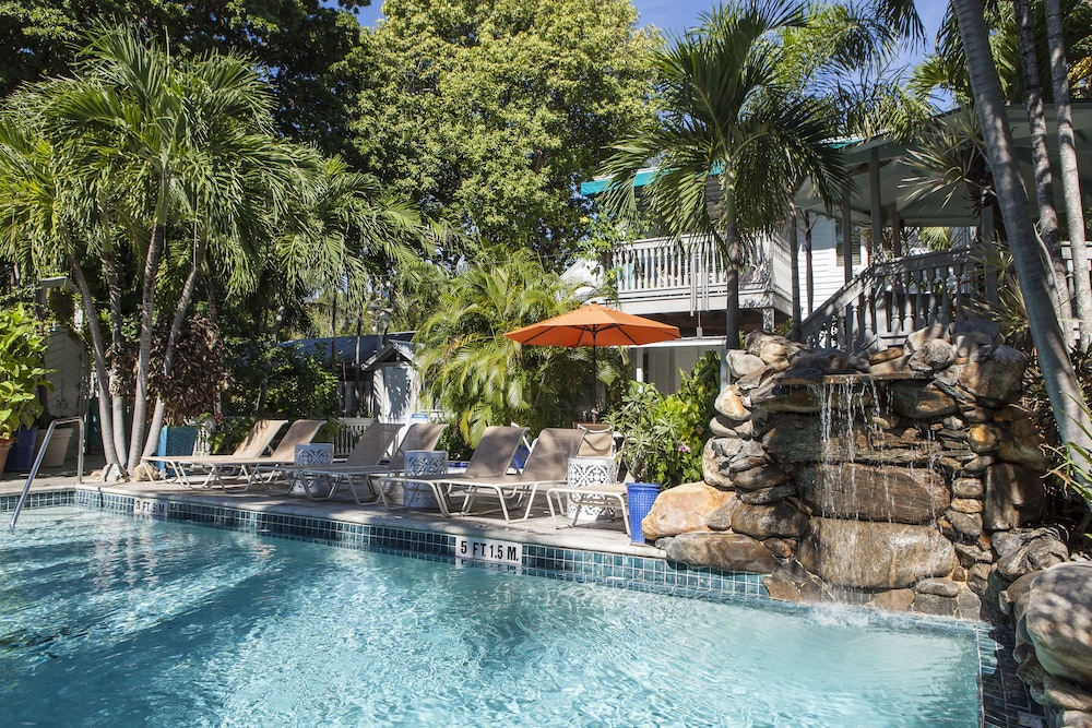 Outdoor pool, Eden House