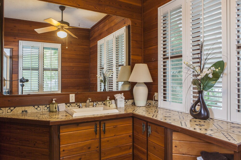 Bathroom, Eden House