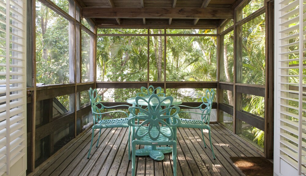 Balcony, Eden House