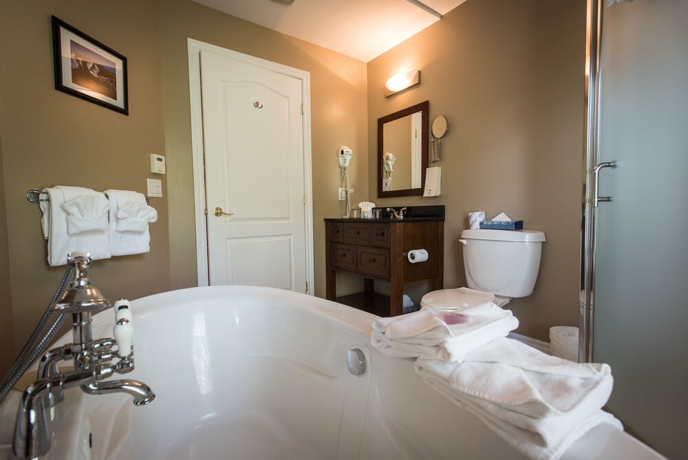 Deep Soaking Bathtub