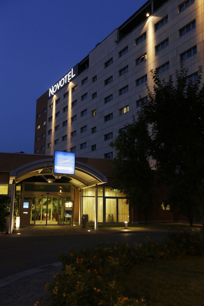 Facciata hotel (sera/notte)