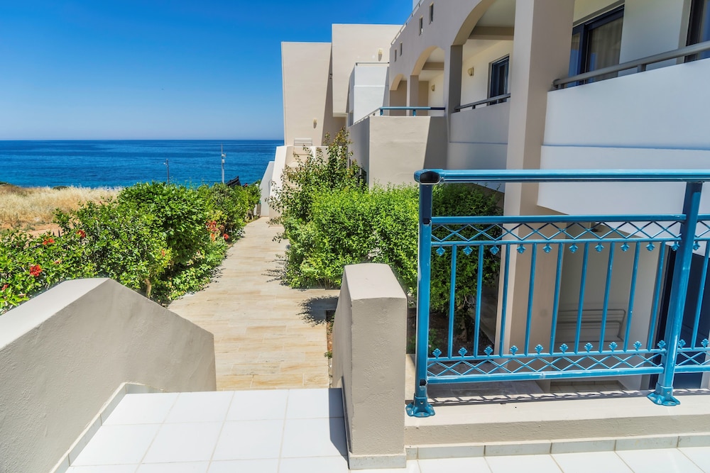 Deluxe Room, Partial Sea View - Guestroom View