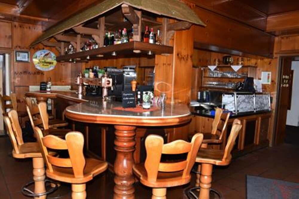 Hotel Bar