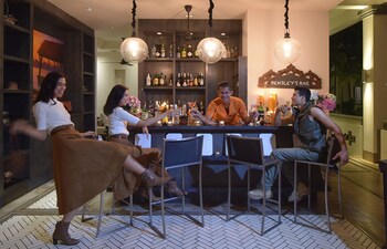 Hotel Bar