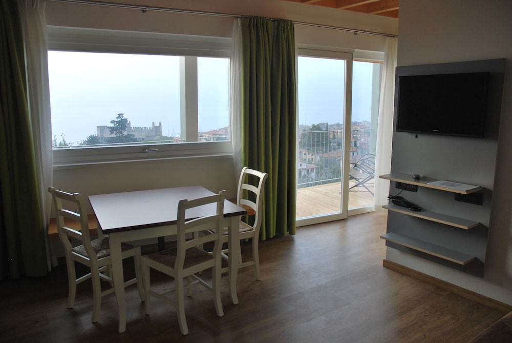 Standard Apartment, Lake View (For 5 people) - Guestroom