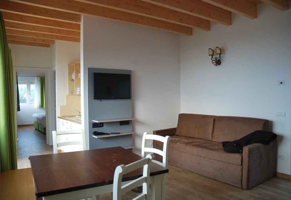 Standard Apartment, Lake View (For 5 people) - Guestroom