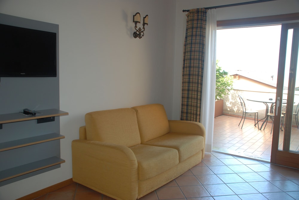 Comfort Quadruple Room, Lake View - Living Area