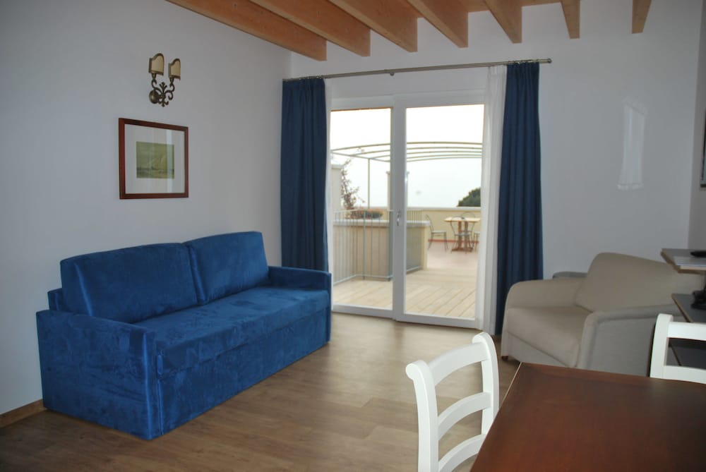 Standard Apartment, Lake View (For 5 people) - Guestroom