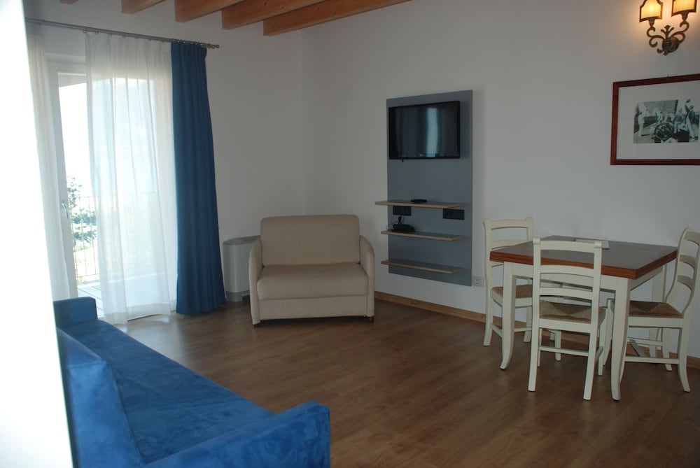 Standard Apartment, Lake View (For 5 people) - Guestroom