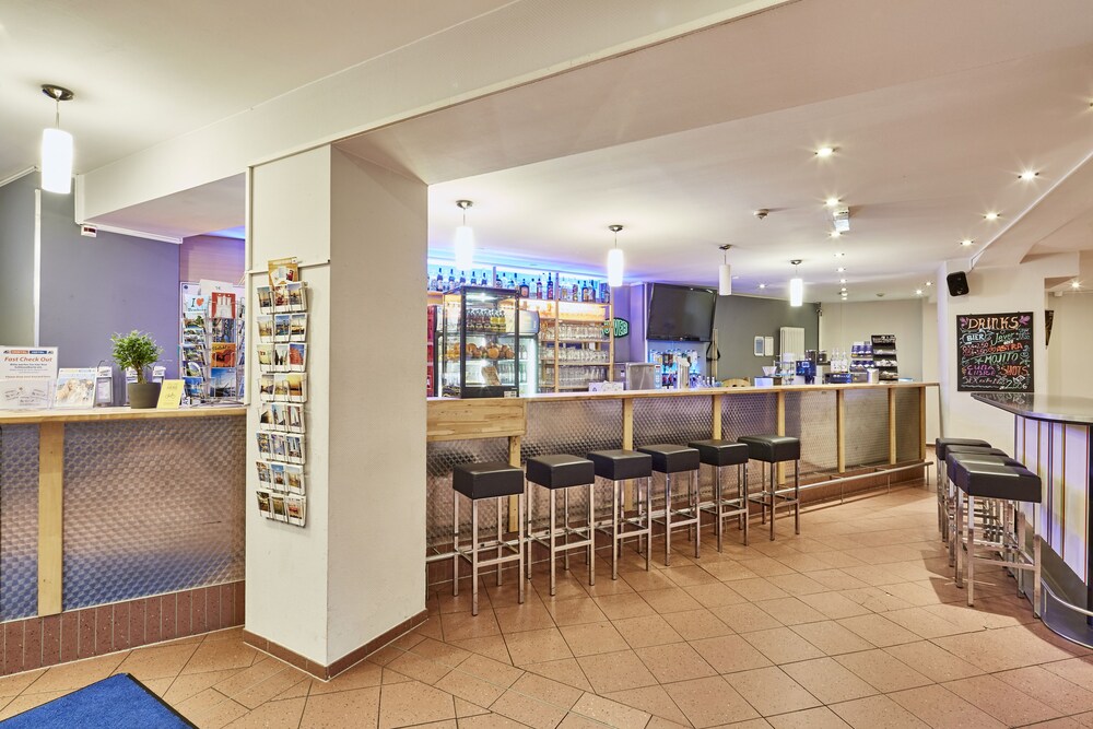 Hotel Bar