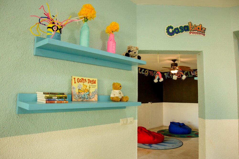 Zona de juegos infantil cubierta