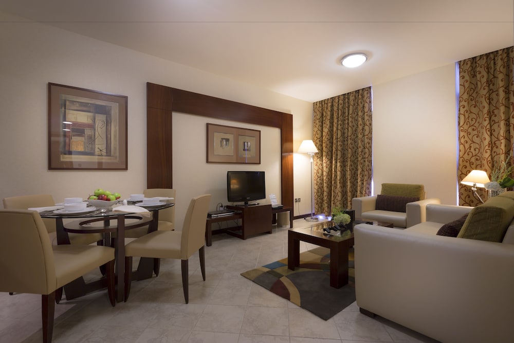 Executive Suite, 1 Queen Bed - Guestroom