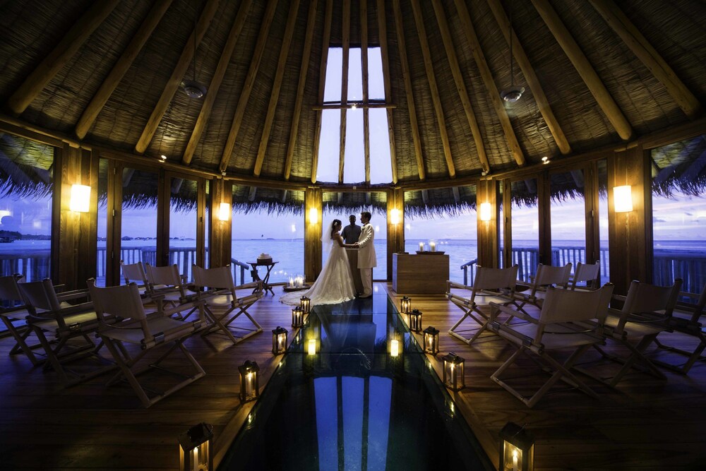 屋内結婚式場