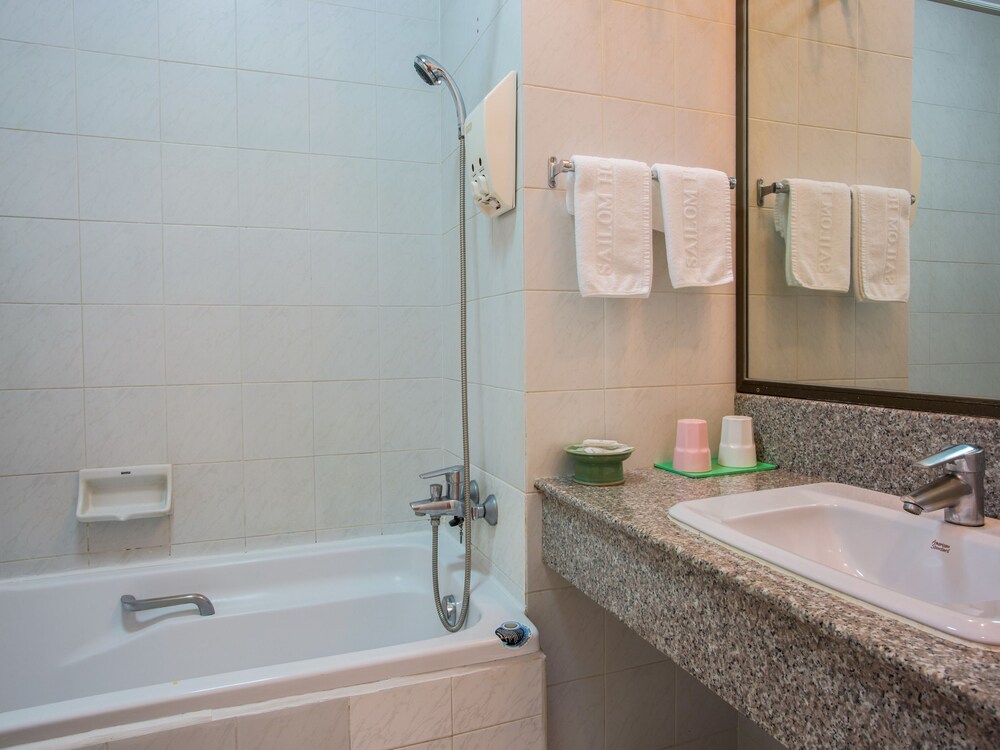 Superior Room - Bathroom