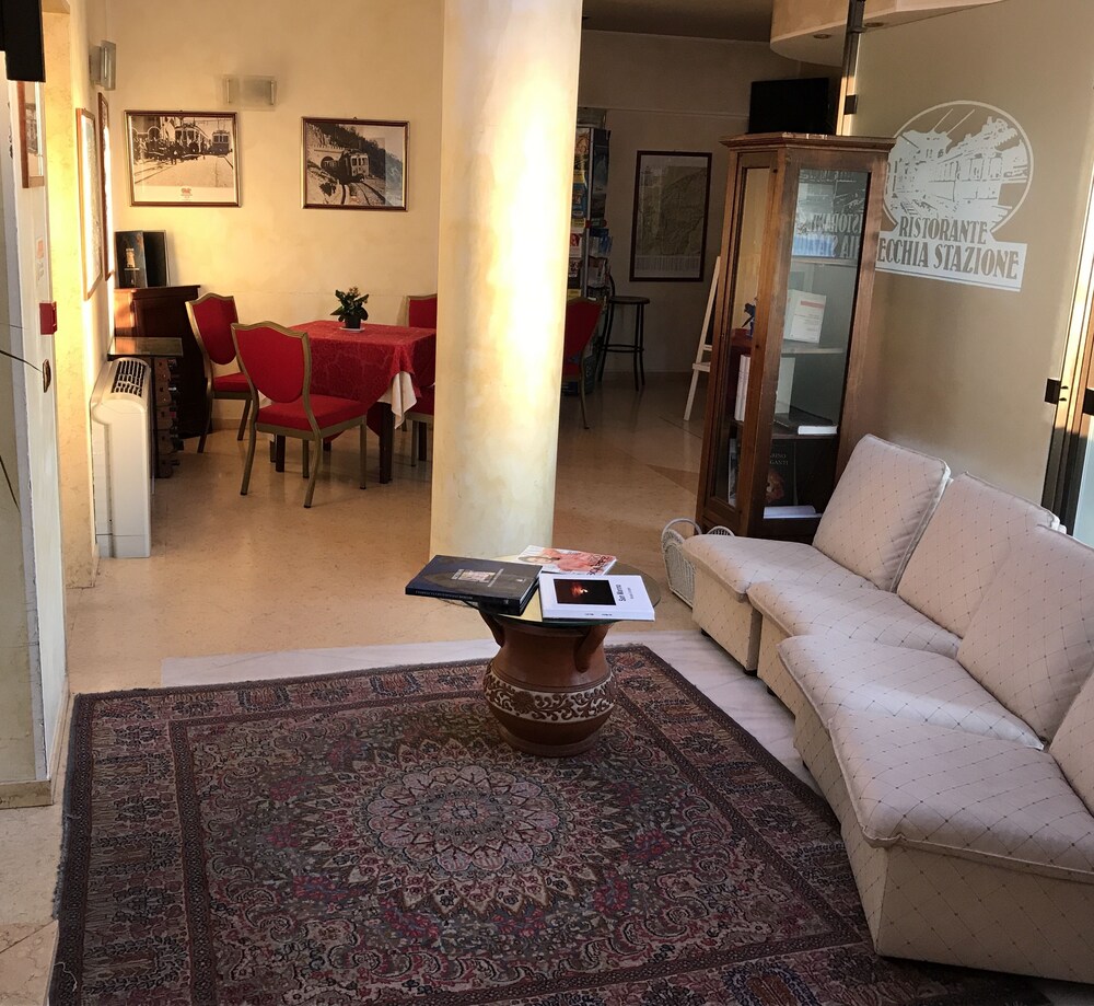 Hotel Lounge
