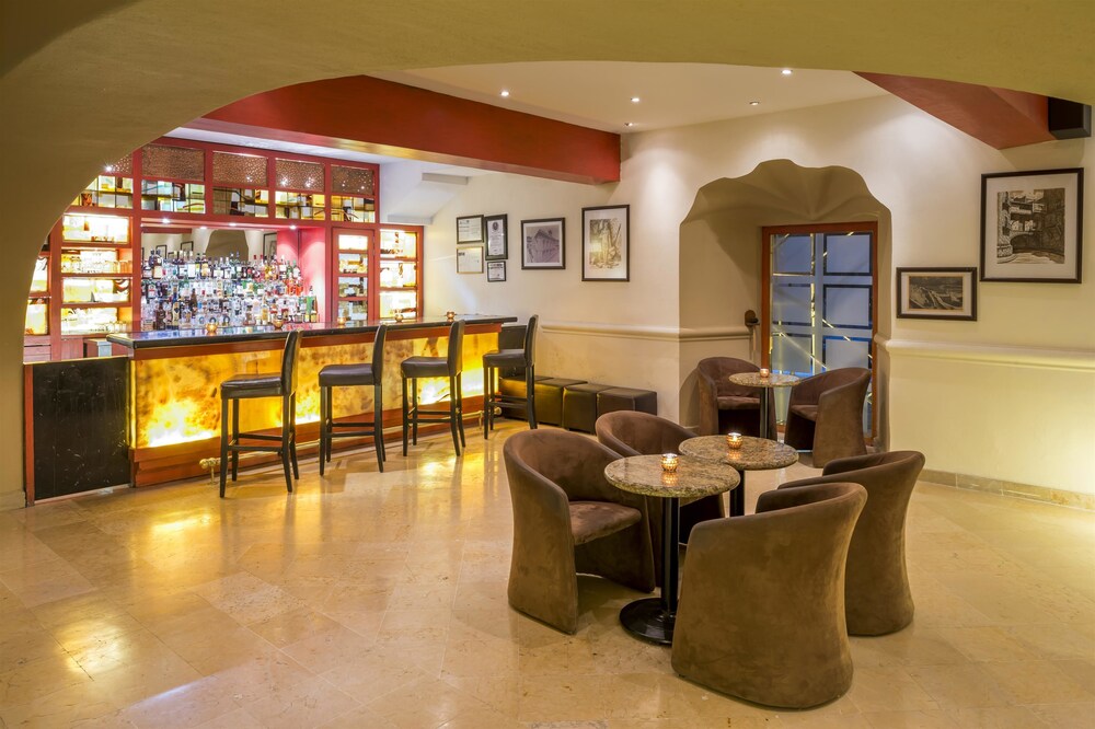 Hotel Bar
