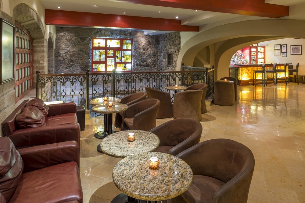 Hotel Bar