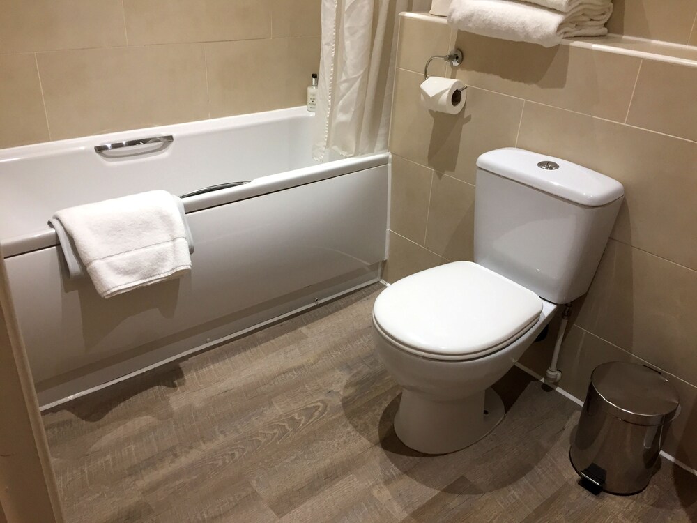 Apartment, 2 Bedrooms - Bathroom