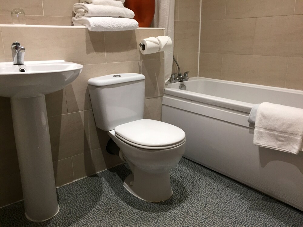Apartment, 2 Bedrooms - Bathroom