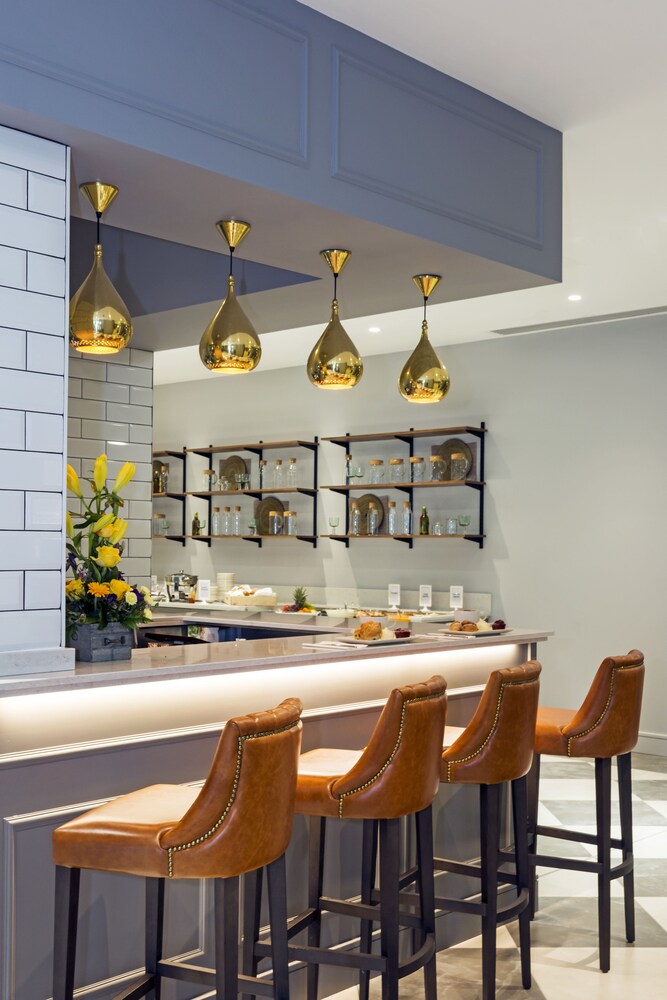 Hotel Bar