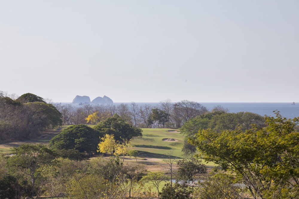 Luxury Room - 3 Bedrooms Garden & Golf View - Exterior