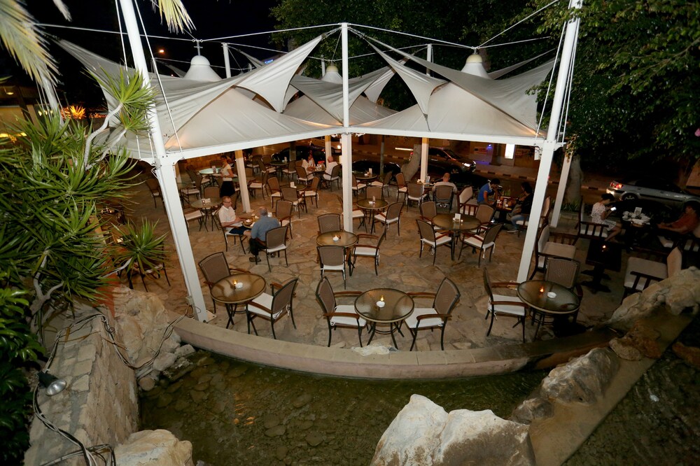 Hotel Bar
