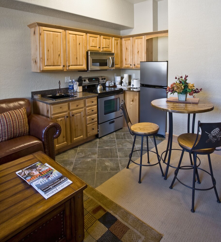 Studio (Silverado Lodge) - In-Room Kitchenette