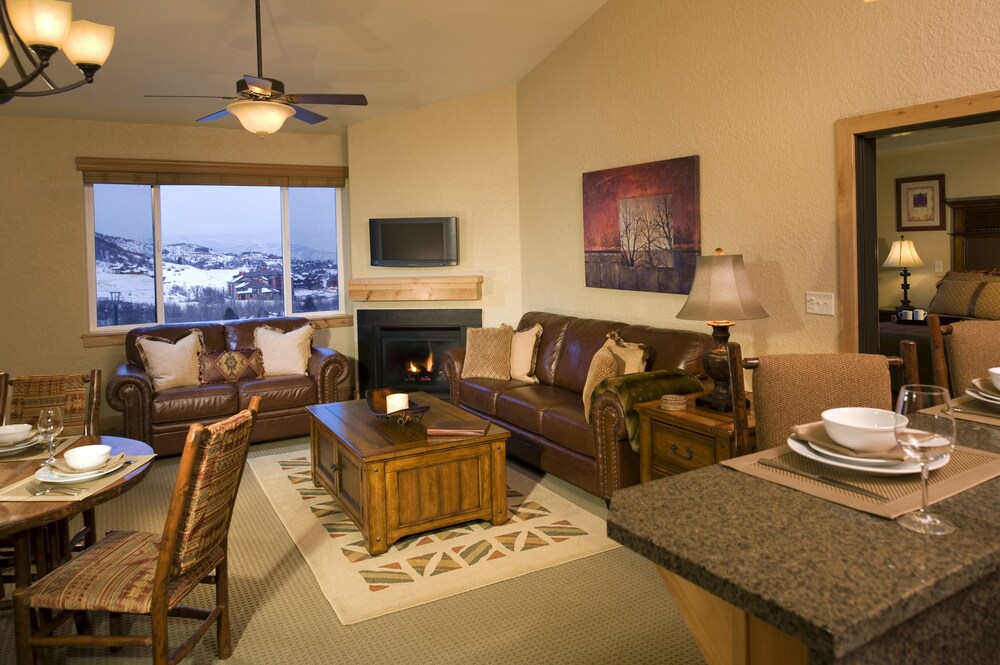 Loft, 3 Bedrooms (Silverado Lodge) - Living Area