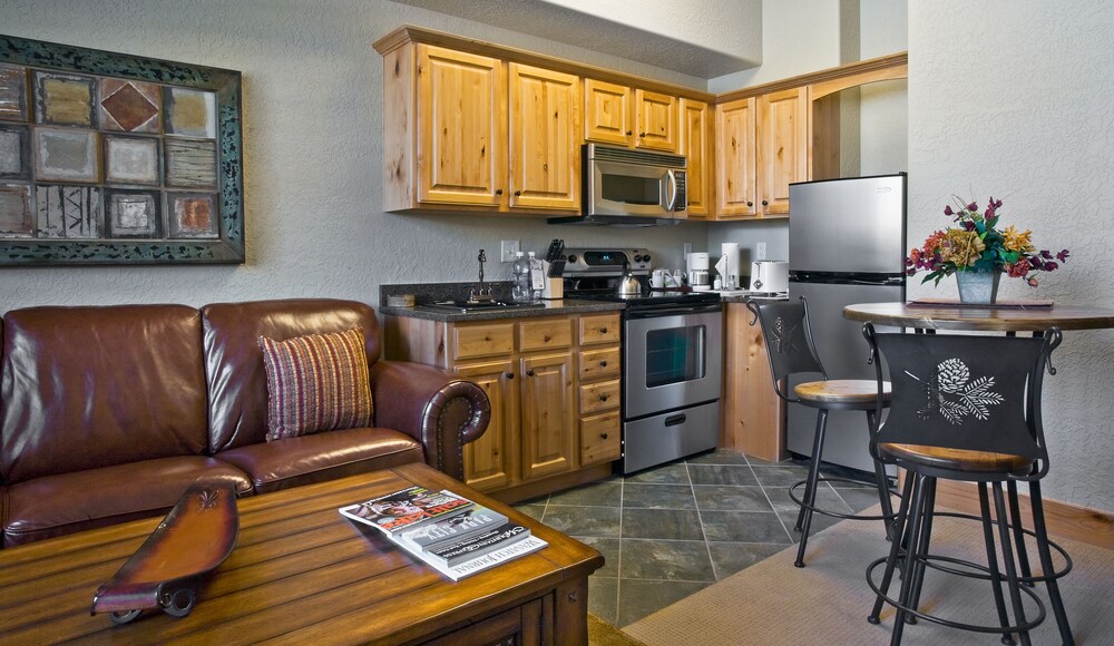 Suite, 3 Bedrooms (Silverado Lodge) - In-Room Kitchenette