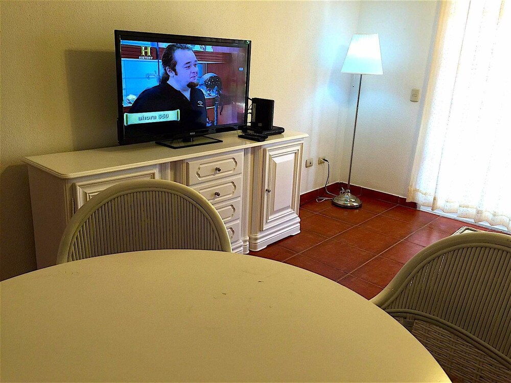 Apartment, 2 Bedrooms - Living Room